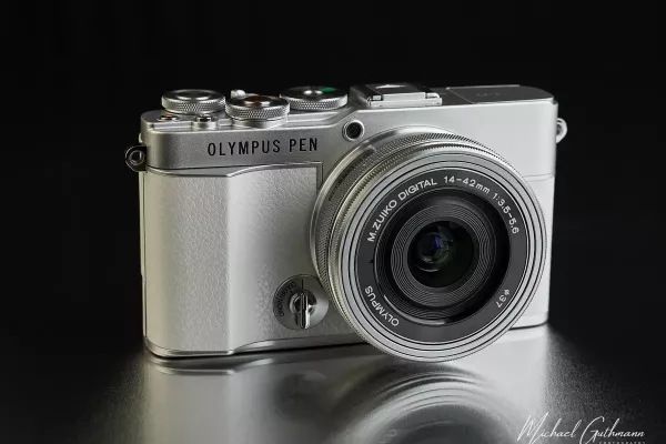E-P7_weiss_Metallspiegelung_unterschrift