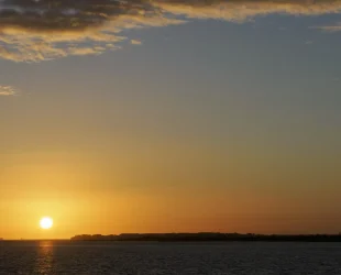 Sonnenuntergang über dem Bodden auf dem Darß bei Zingst